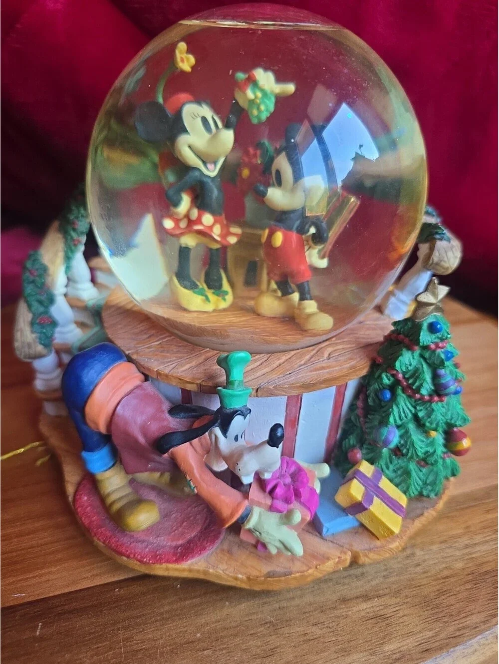 Disney Mickey & Minnie Mouse Plays Santa Claus is Coming To Town Snow Globe Rare